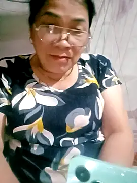 small-house123 online show from November 6, 2025, 4:33 pm