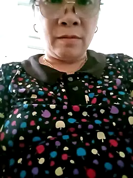 small-house123 online show from November 8, 2025, 8:29 am