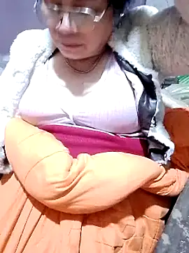 small-house123 online show from November 28, 2025, 10:10 pm