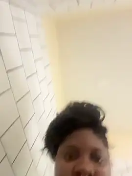 Snapshot of onlyymisha chatting on November 3, 2025, 1:37 pm onlyymisha online show from November 3, 2025, 1:37 pm