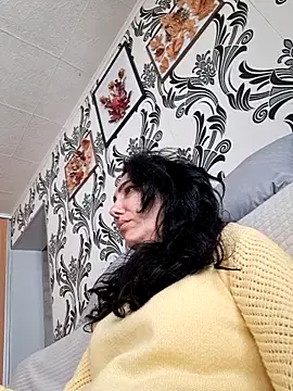 CharmingPearl online show from April 7, 2026, 11:45 am