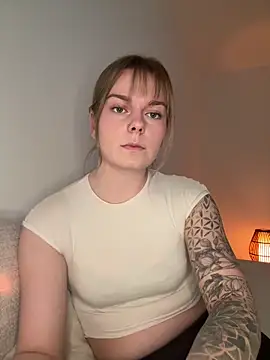 LisaFreierxx online show from May 19, 2026, 6:15 pm