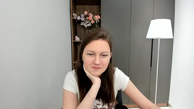 Snapshot of TulaLatigo chatting on November 8, 2025, 6:06 am TulaLatigo online show from November 8, 2025, 6:06 am