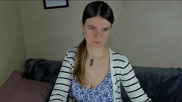 Snapshot of Zorianaa chatting on December 22, 2025, 9:15 pm Zorianaa online show from December 22, 2025, 9:15 pm