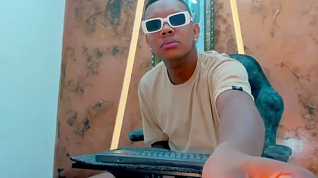 Snapshot of the_hot_boy0 chatting on November 10, 2025, 11:59 am the hot boy0 online show from November 10, 2025, 11:59 am