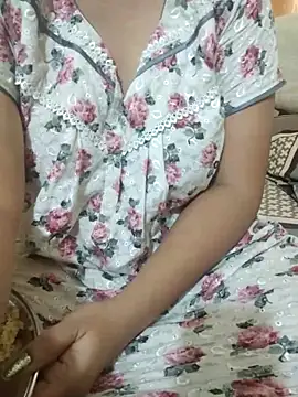 mouni499 online show from May 18, 2026, 7:02 am