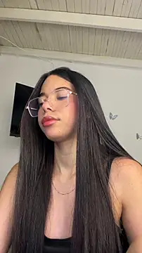 Snapshot of Milleradhara24 chatting on February 8, 2026, 8:39 pm Milleradhara24 online show from February 8, 2026, 8:39 pm