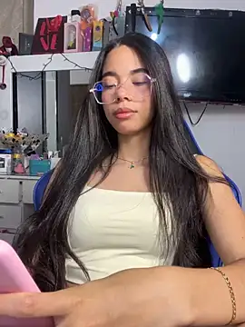 Snapshot of Milleradhara24 chatting on December 13, 2025, 9:43 pm Milleradhara24 online show from December 13, 2025, 9:43 pm