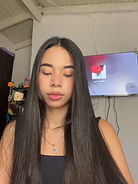 Snapshot of Milleradhara24 chatting on February 26, 2026, 11:27 pm Milleradhara24 online show from February 26, 2026, 11:27 pm