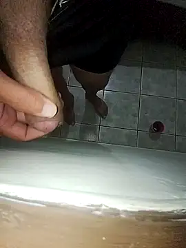 013boyy online show from November 16, 2025, 4:06 am