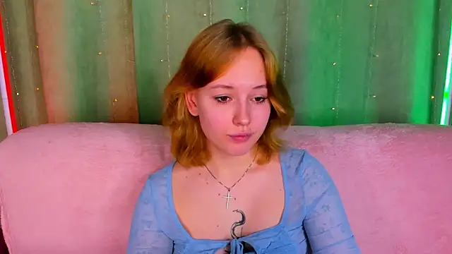 Snapshot of RikkiChoco chatting on April 21, 2026, 1:42 am RikkiChoco online show from April 21, 2026, 1:42 am