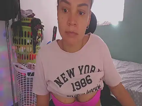shayna cute online show from July 1, 2026, 6:19 pm