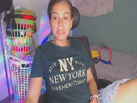 shayna cute online show from June 29, 2026, 1:23 am