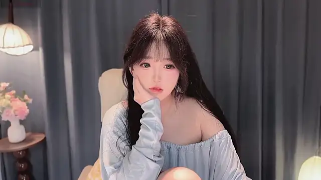 Yaiyigirl online show from March 28, 2026, 3:35 pm