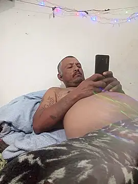 Snapshot of negrocomomisuerte chatting on January 16, 2026, 5:33 am negrocomomisuerte online show from January 16, 2026, 5:33 am