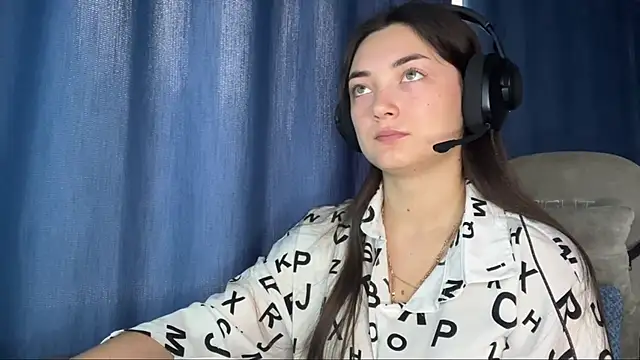 TwotyBright online show from December 15, 2025, 6:08 am