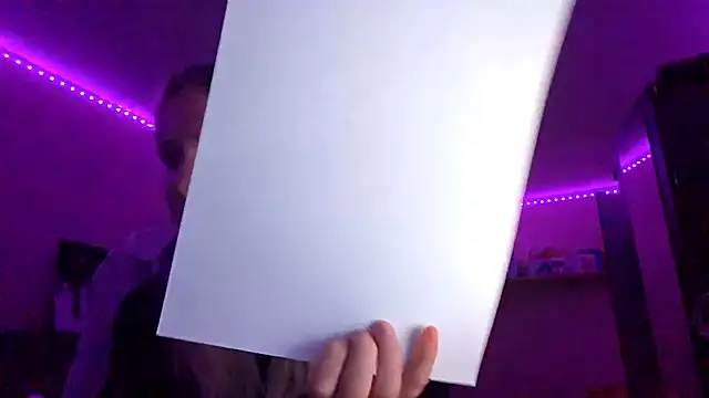 KarinRobertson online show from November 24, 2025, 7:36 pm