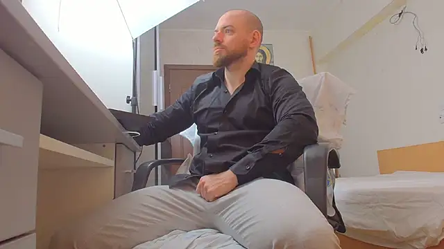 Ryanstone  online show from April 4, 2026, 4:52 am