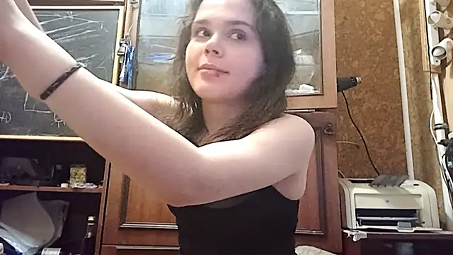 Snapshot of RosaleeSwint chatting on November 3, 2025, 10:13 pm RosaleeSwint online show from November 3, 2025, 10:13 pm