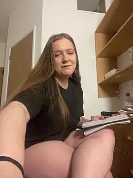 LiahLovexoxx online show from December 14, 2025, 2:07 am