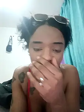 luna2026  online show from December 4, 2025, 5:28 am