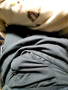 yuyuyu23565 online show from November 21, 2025, 12:48 pm