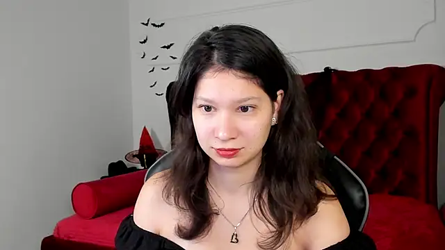 SaraDenars online show from November 4, 2025, 5:22 am