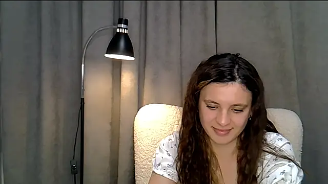 KiraHoney online show from May 29, 2026, 1:39 pm