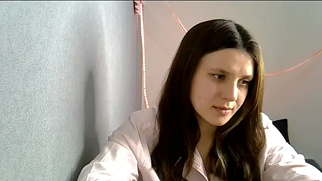 Snapshot of KiraHoney chatting on March 19, 2026, 7:47 pm KiraHoney online show from March 19, 2026, 7:47 pm