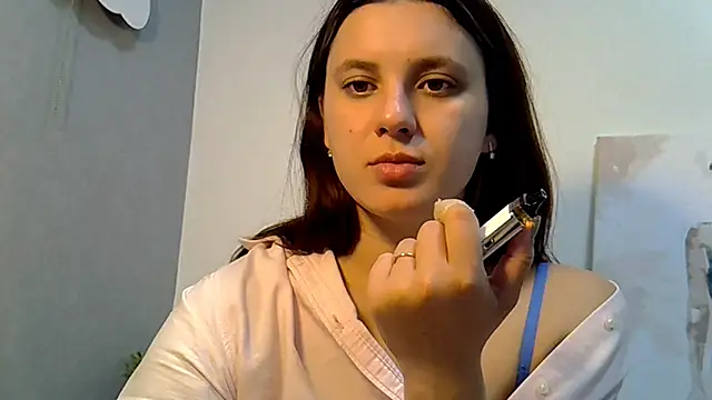 Snapshot of KiraHoney chatting on November 18, 2025, 8:34 pm KiraHoney online show from November 18, 2025, 8:34 pm