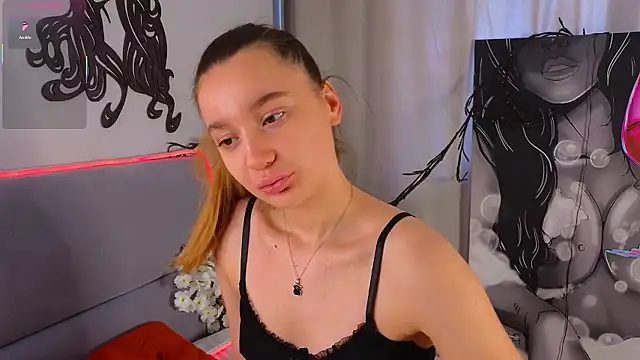 Snapshot of LauriePerez chatting on January 19, 2026, 8:29 am LauriePerez online show from January 19, 2026, 8:29 am