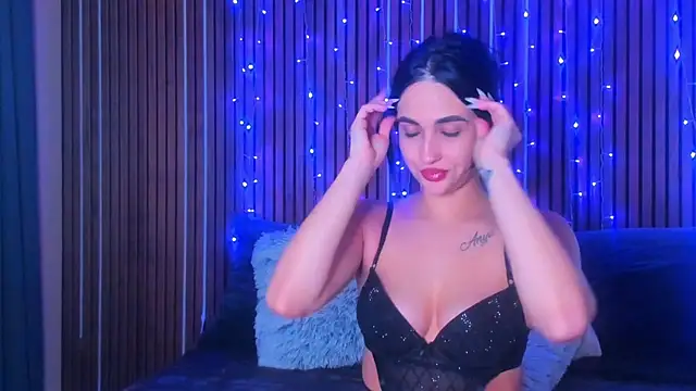 CamillaParis25 online show from December 22, 2025, 5:46 pm
