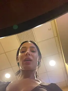 Snapshot of VickyM99 chatting on November 18, 2025, 2:20 pm VickyM99 online show from November 18, 2025, 2:20 pm