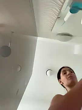 Snapshot of VickyM99 chatting on December 17, 2025, 8:52 am VickyM99 online show from December 17, 2025, 8:52 am