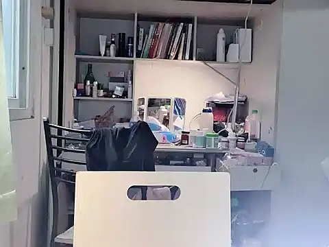 99EE-yy online show from November 11, 2025, 5:46 am