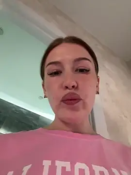 Snapshot of MelissaPinkiss chatting on April 14, 2026, 2:33 pm MelissaPinkiss online show from April 14, 2026, 2:33 pm