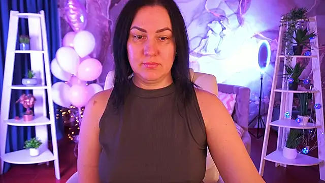 Snapshot of VelvetLuck chatting on February 20, 2026, 1:57 pm VelvetLuck online show from February 20, 2026, 1:57 pm