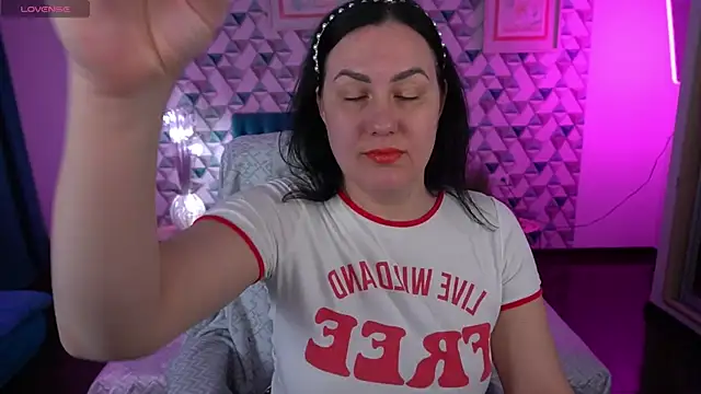 Snapshot of VelvetLuck chatting on April 9, 2026, 5:53 am VelvetLuck online show from April 9, 2026, 5:53 am