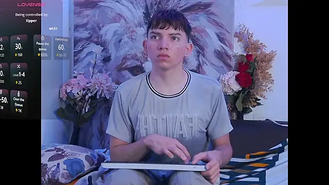 Oliver paris online show from November 19, 2025, 3:28 am