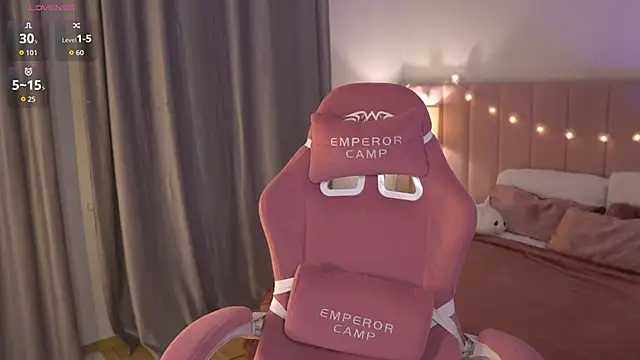 ohmyElly online show from November 4, 2025, 4:44 pm