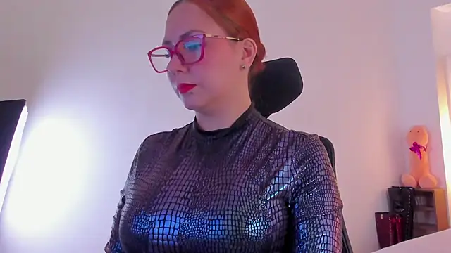 MistressErza online show from July 8, 2026, 3:24 pm