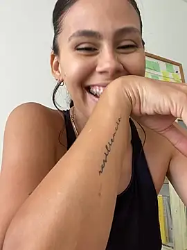 Rosahotttxh online show from April 20, 2026, 6:42 pm