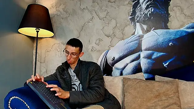 ZyroNight online show from December 15, 2025, 7:20 pm