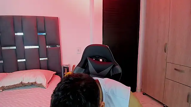 noah corvelle online show from November 11, 2025, 12:49 am