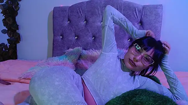 Snapshot of valkiry_ chatting on March 2, 2026, 10:06 pm valkiry online show from March 2, 2026, 10:06 pm