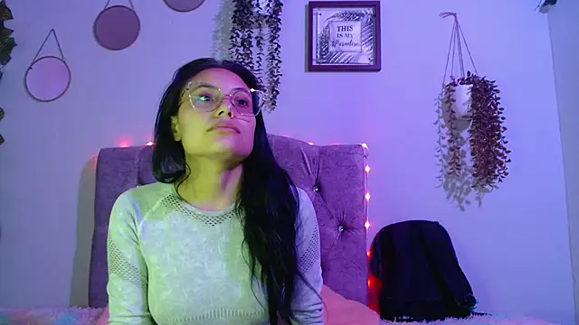 Snapshot of valkiry_ chatting on April 6, 2026, 9:38 pm valkiry online show from April 6, 2026, 9:38 pm