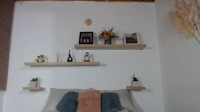 estrella gold online show from December 20, 2025, 2:47 am