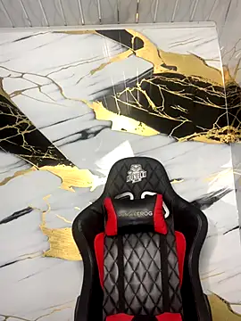 Snapshot of Suarezz10_ chatting on November 4, 2025, 6:39 am Suarezz10 online show from November 4, 2025, 6:39 am