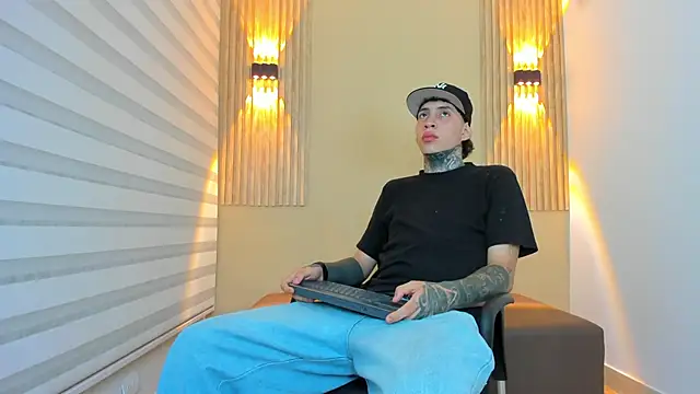 DANTE ARMSTRONG online show from November 13, 2025, 3:54 am