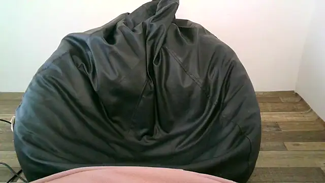 JENNY 20025 online show from November 18, 2025, 7:33 am